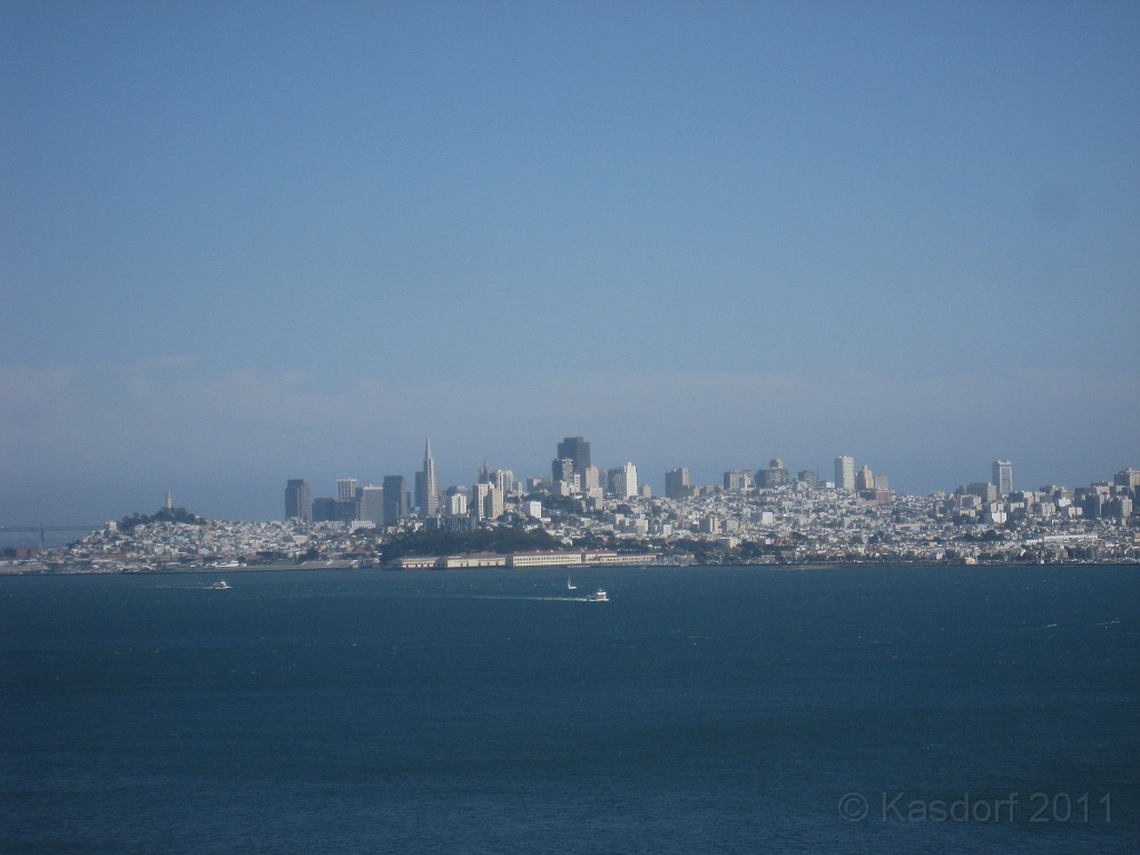 2011 Bay 2 Breakers Friday 0380.JPG - I was able to participate in the 100th annual running of the Bay to Breakers 12K race in San Francisco California. A weekend for sightseeing and racing.